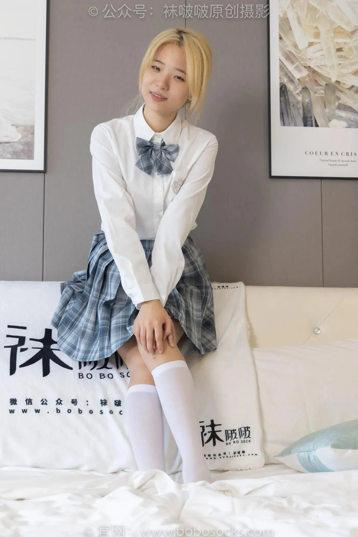 [BoBoSocks袜啵啵]NO.160 小淳-匡威板鞋、黑皮鞋、短肉丝、白丝小腿袜 [140P]插图1